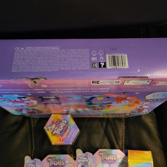 Trolls Band Together Bundle 1 Mount Rageous Playset, 4 Pom Poms, 2 Hair Pops New - Picture 10 of 10